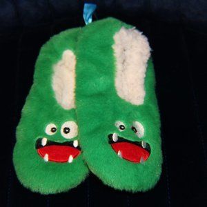 NWT Green Monsters Boys Slippers size L/XL